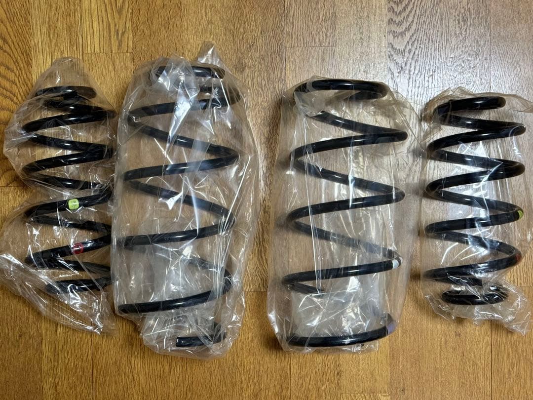 新車外し ノア ヴォクシー 80系 サスセット4本　トヨタ純正