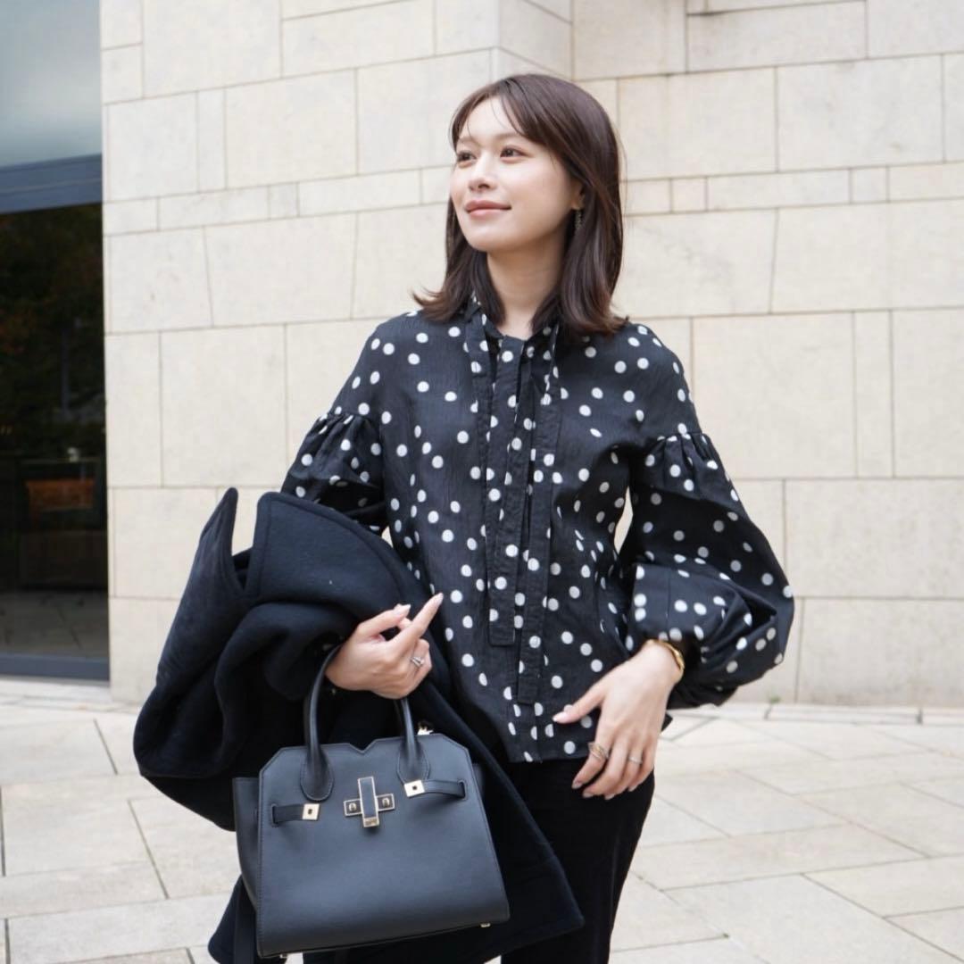 トップス laubeblanc Sheer Polka Dot Ribbon Blouse