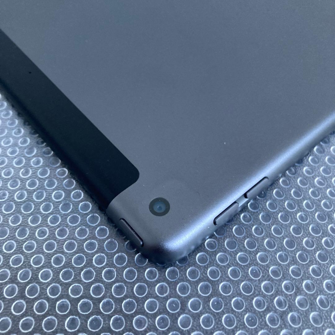 3885【早い者勝ち】電池最良好☆iPad8 第8世代 32GB SIMフリー☆