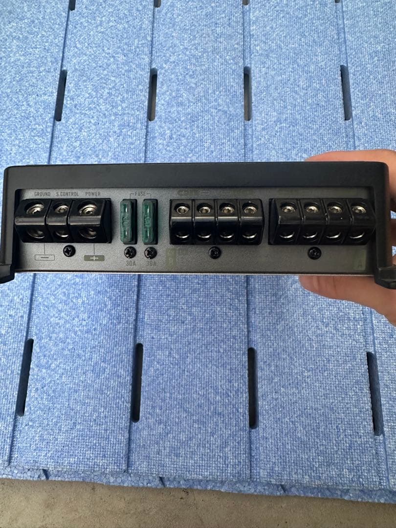 Pioneer carrozzeria GM-D1004 アンプ