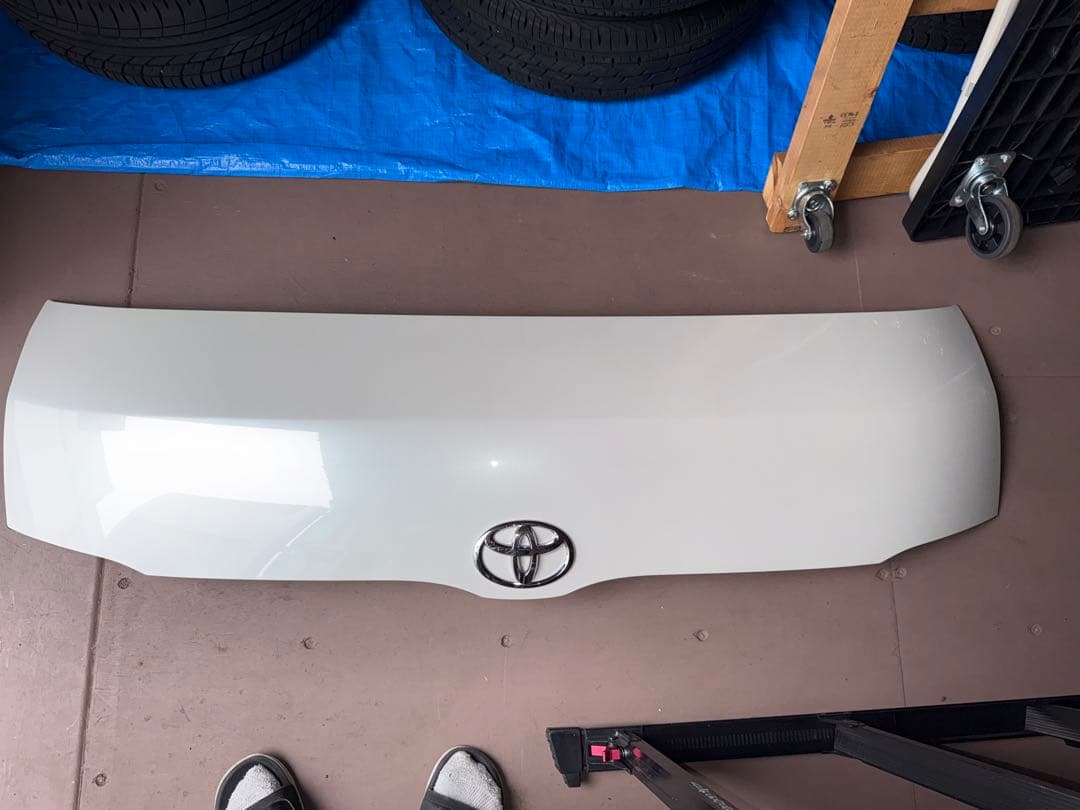 ハイエース　純正ボンネット