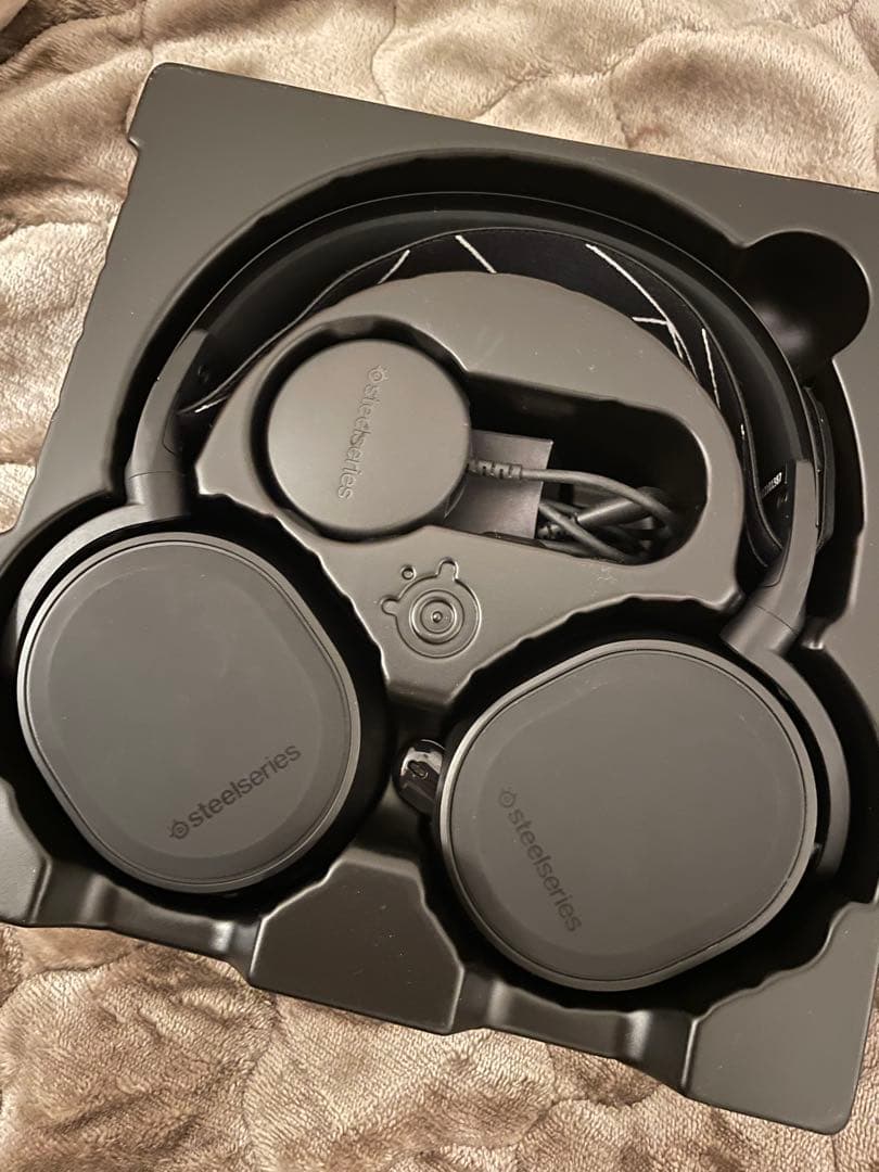 ほぼ未使用SteelSeries Arctis 9 Wirelessヘッドセット