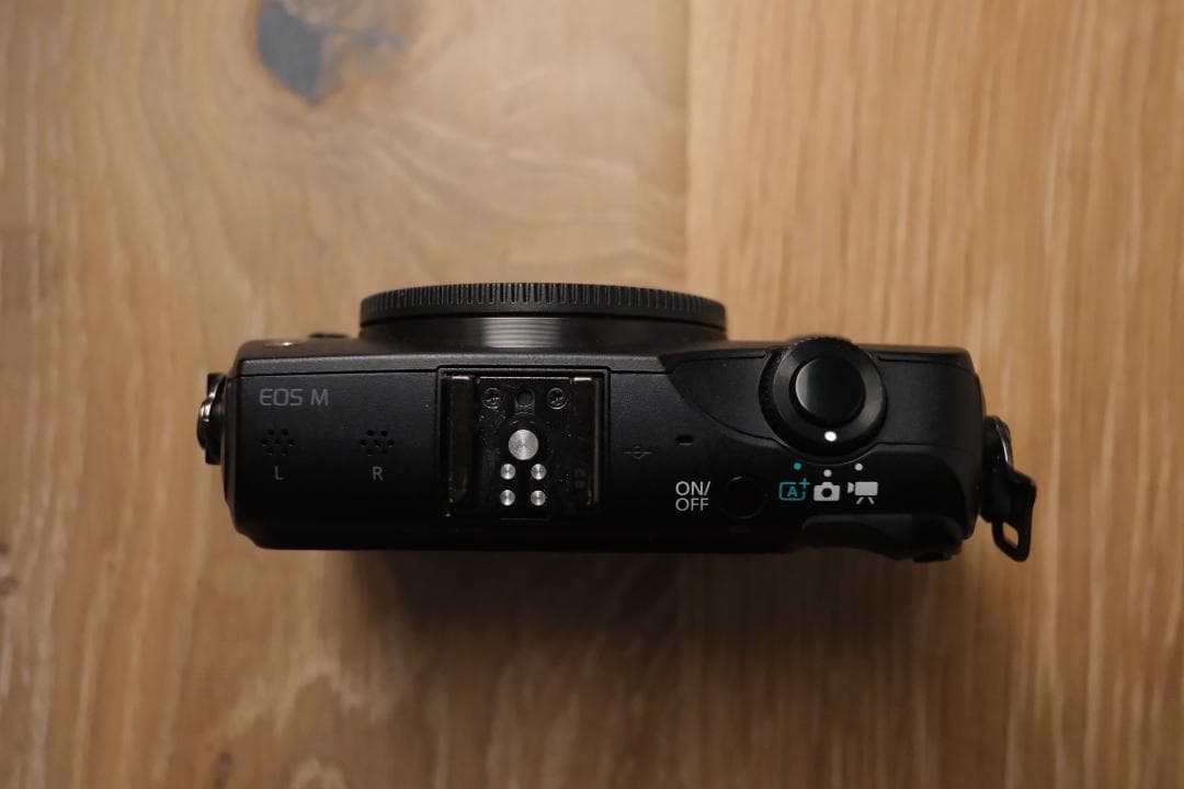 Canon EOS M ボディ ミラーレス一眼