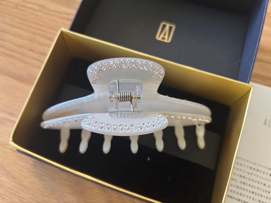 アレクサンドルドゥパリ 全方位にスワロフスキーがついているクリップ 美品