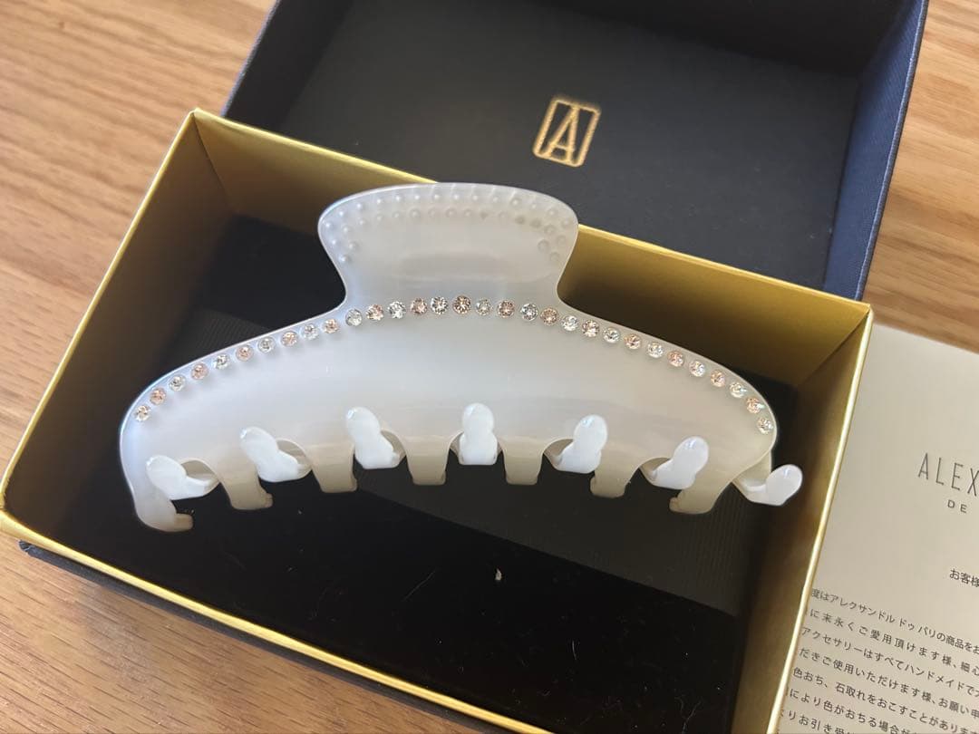 アレクサンドルドゥパリ 全方位にスワロフスキーがついているクリップ 美品