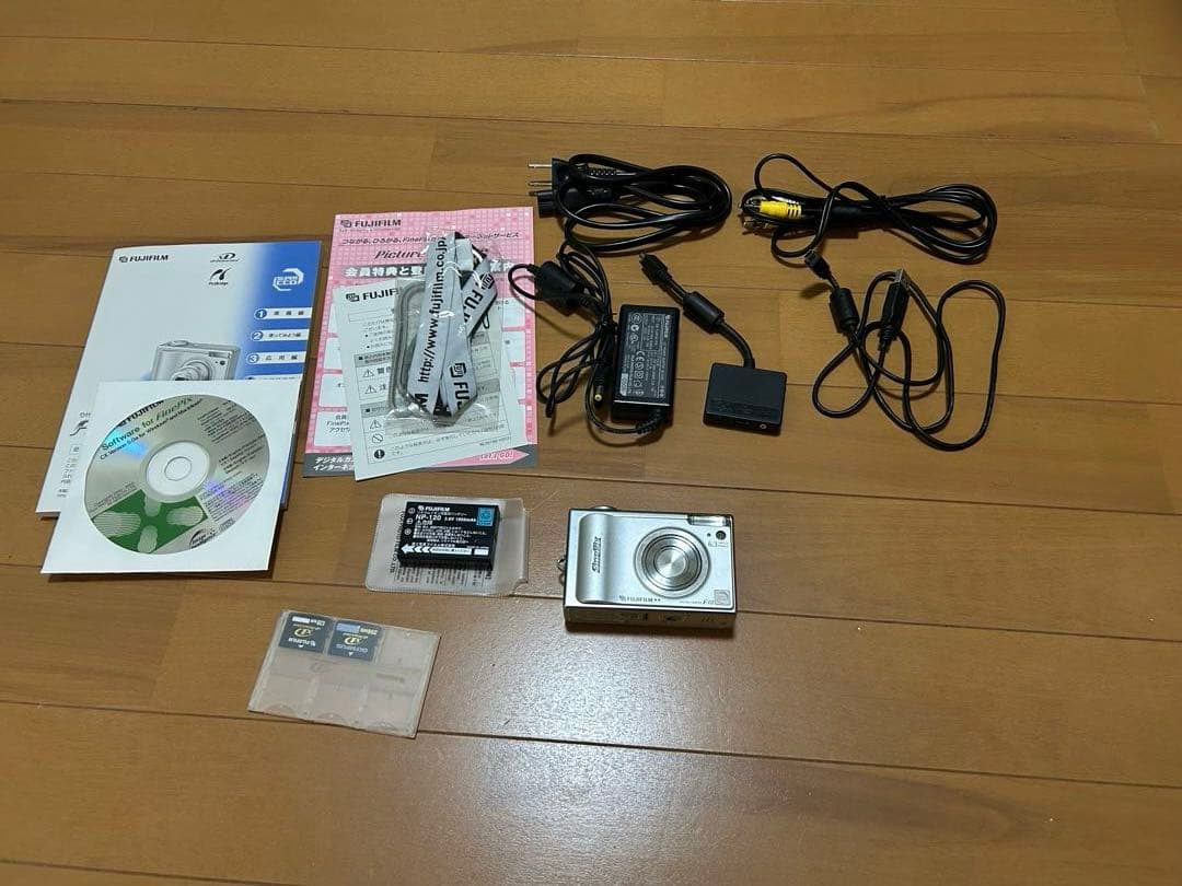 Fujifilm FinePix F10 コンパクトデジタルカメラ