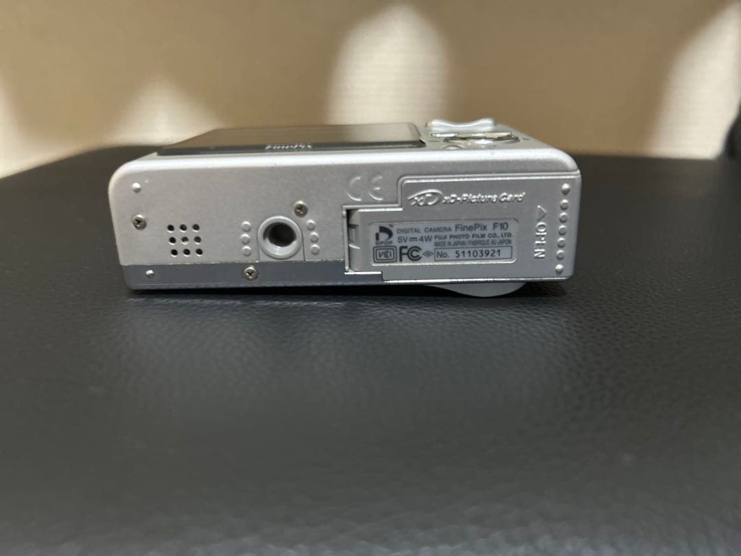 Fujifilm FinePix F10 コンパクトデジタルカメラ