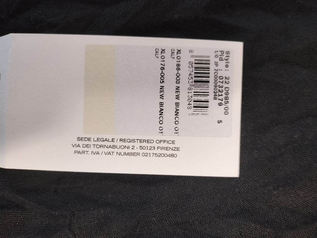 未使用Ferragamo フェラガモ　ガンチーニ　長財布 鳥と花の美しいプリント