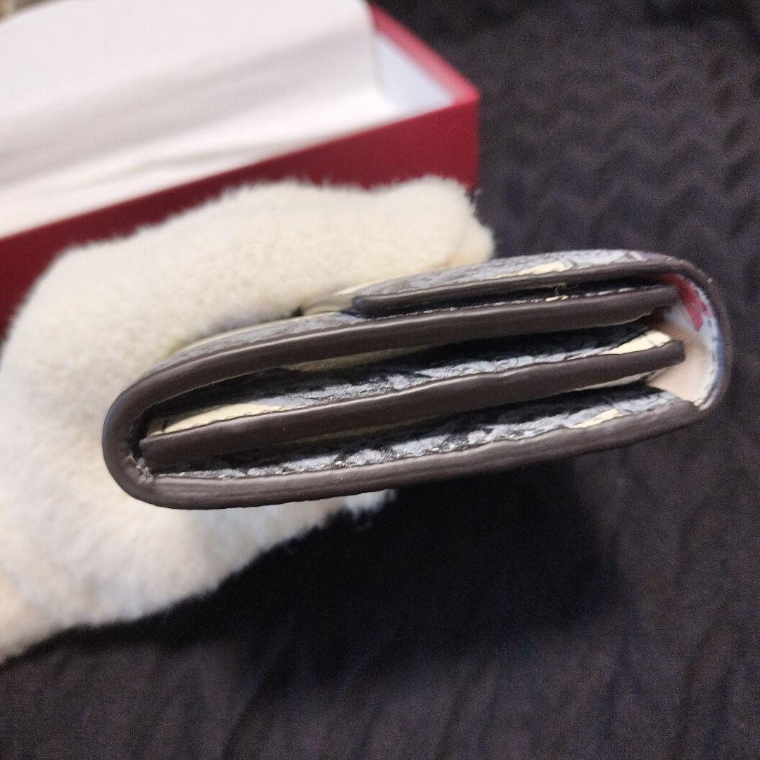 未使用Ferragamo フェラガモ　ガンチーニ　長財布 鳥と花の美しいプリント