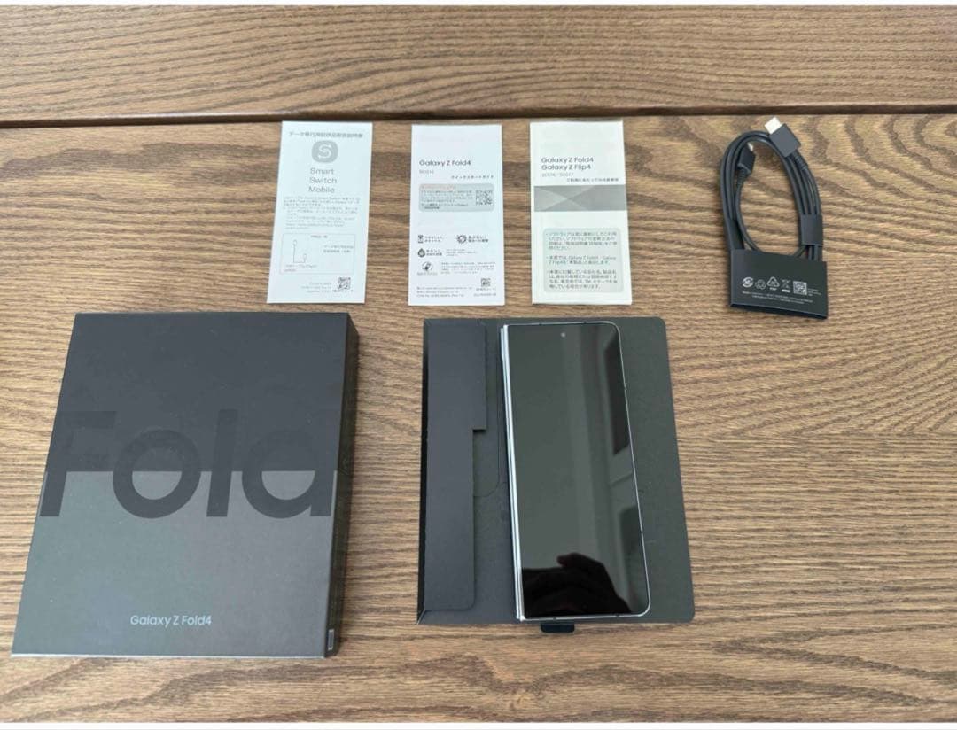 Samsung Galaxy Z Fold 4 本体