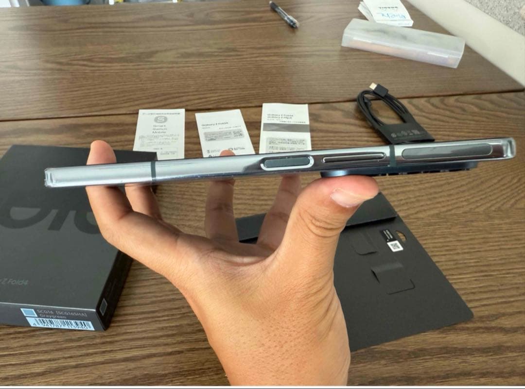 Samsung Galaxy Z Fold 4 本体