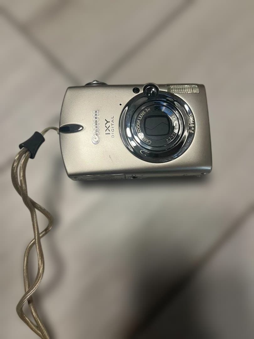 Canon IXY Digital 700 シルバー