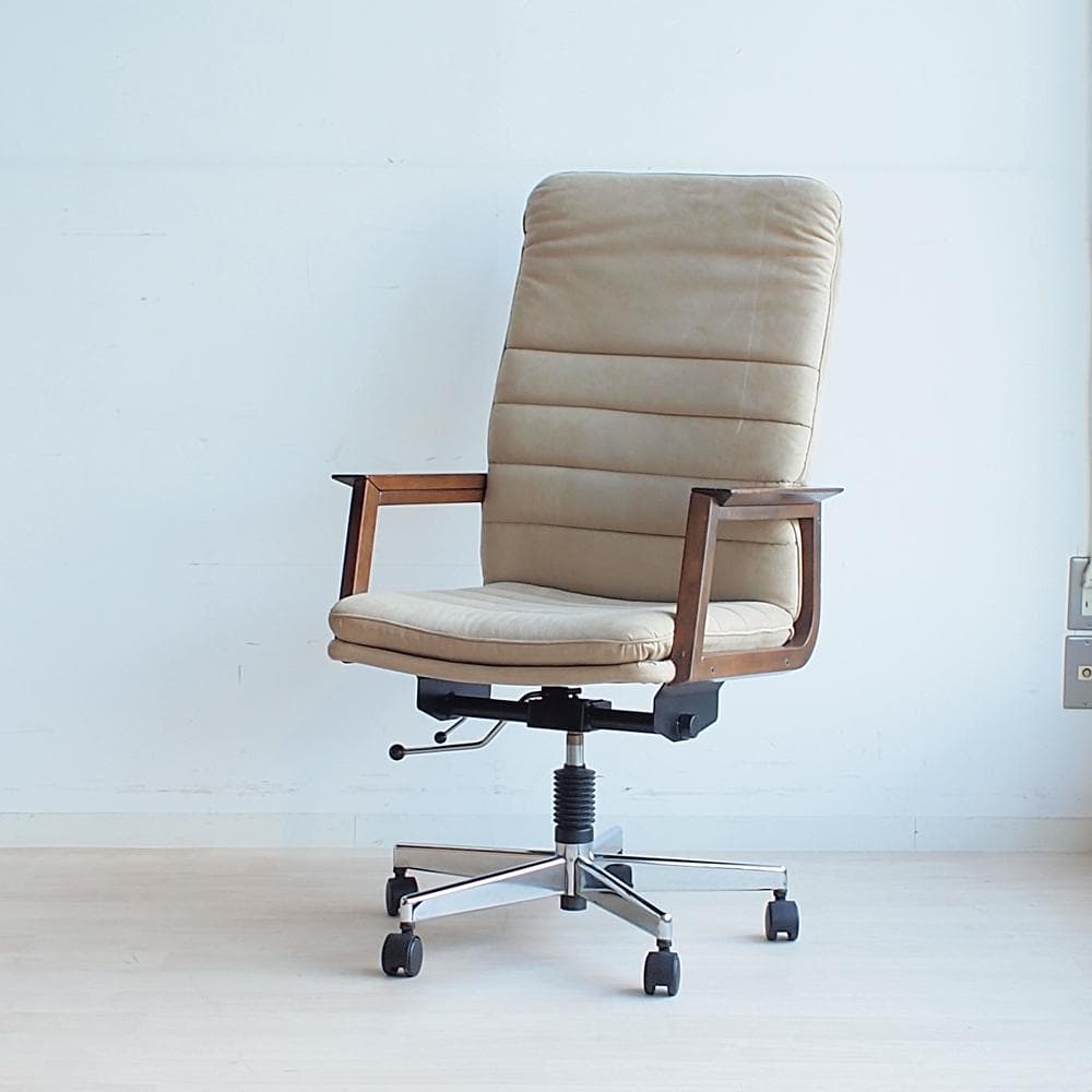 カリモク/karimoku デスクチェア ハイバック 木製アーム ファブリック