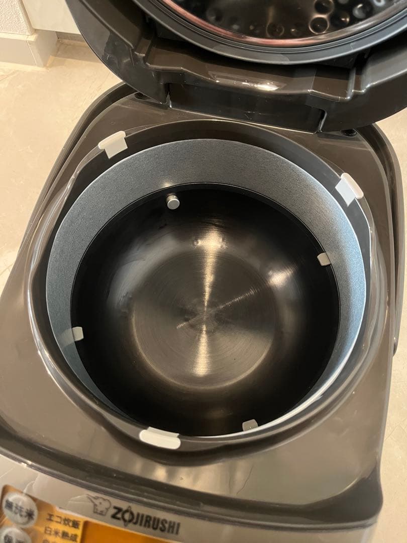 美品　2023年製　象印 多機能炊飯器 NW-HA10 シルバー