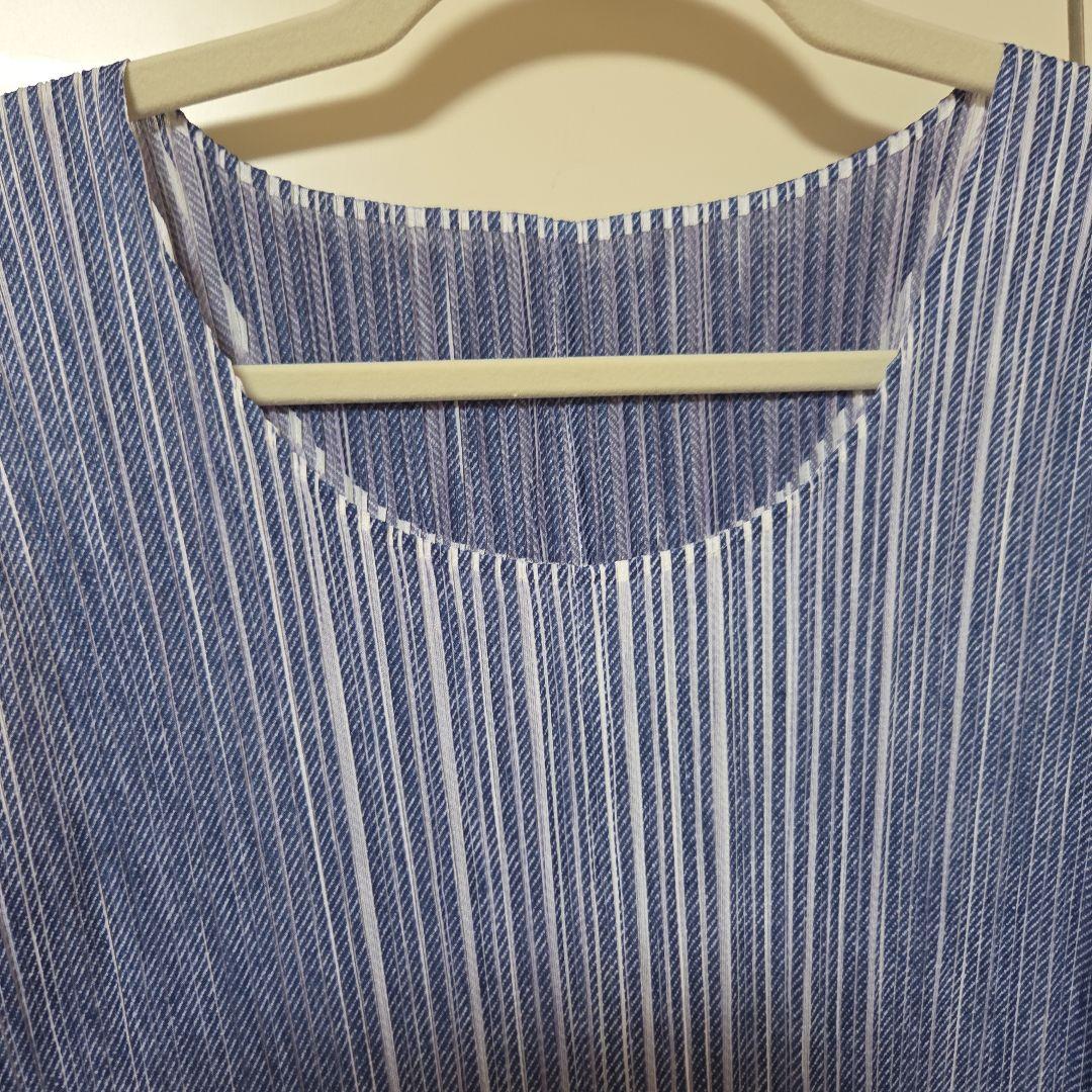 プリーツプリーズ　ノースリーブワンピース 青白ストライプ