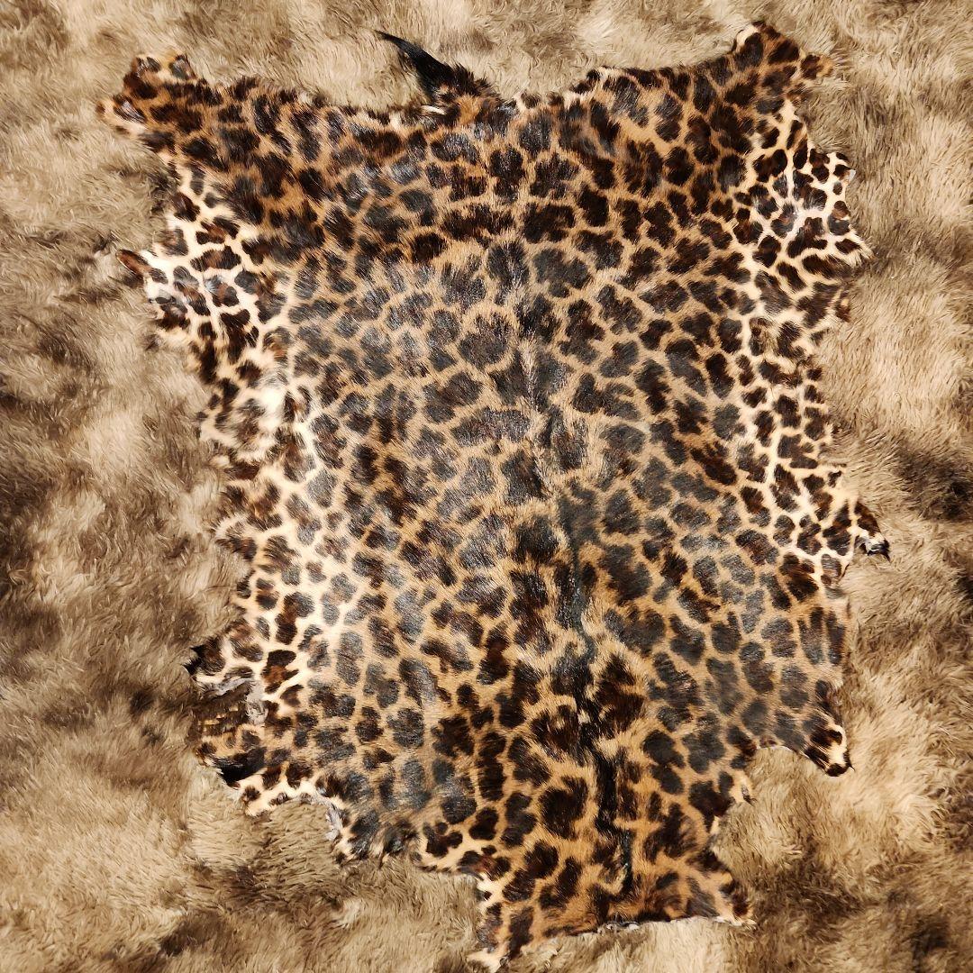ヤギ皮　ヒョウ柄加工ラグマット