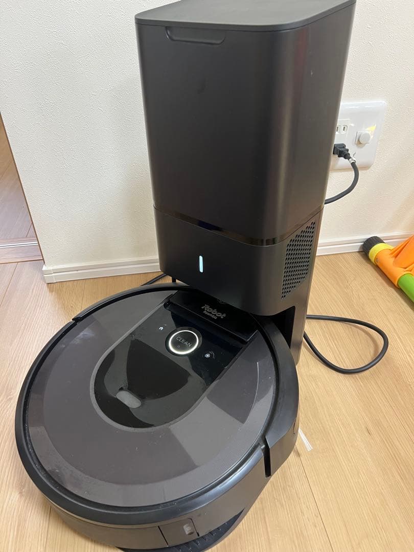 Roomba i7ロボット掃除機本体&クリーンベース