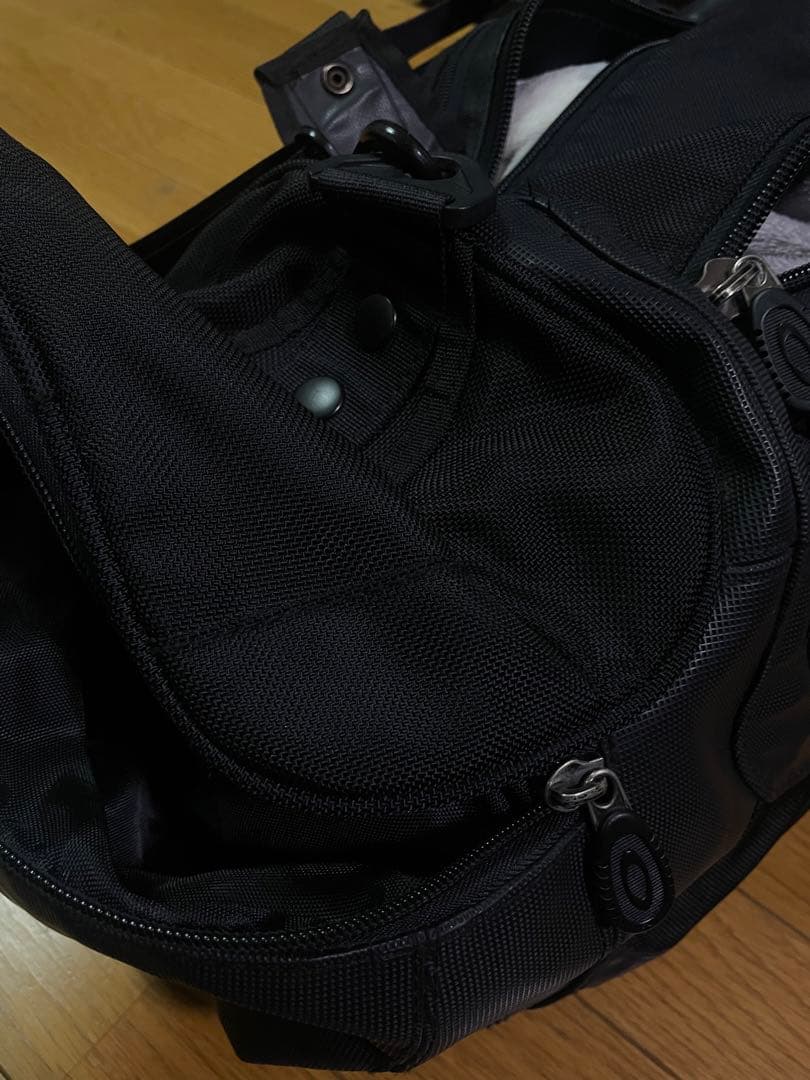 OAKLEY ボストンバッグ　ショルダーバッグ　ブラック　美品　2way