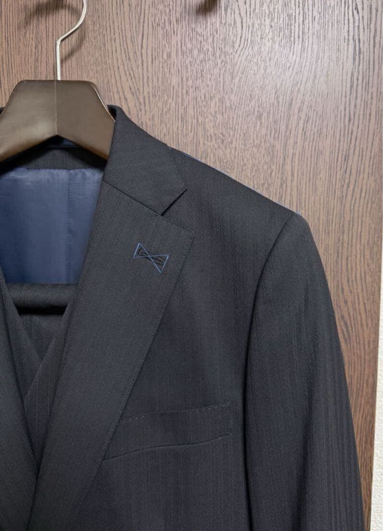 専用Y4新品未使用！高品質！仕立ての良い最新ブラック無地調3ピーススーツ訳あり