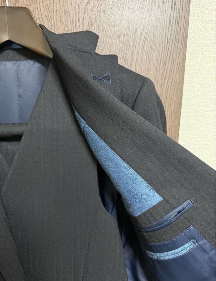 専用Y4新品未使用！高品質！仕立ての良い最新ブラック無地調3ピーススーツ訳あり