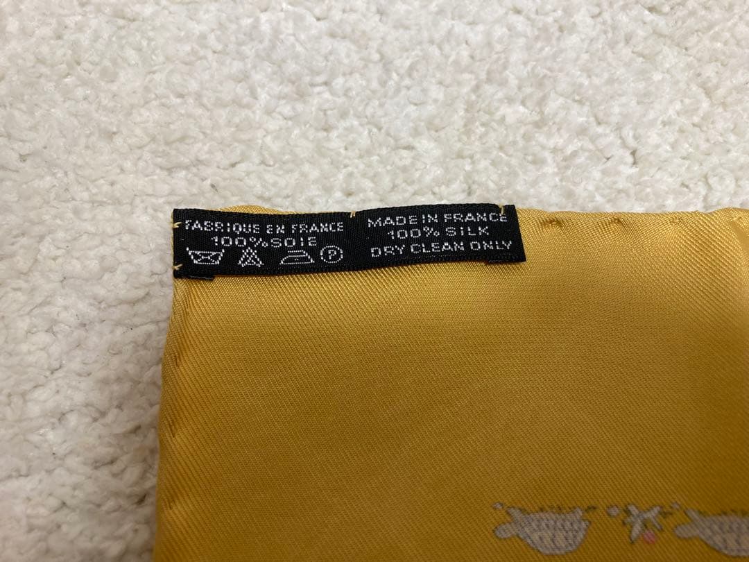 HERMES エルメスカメ柄 シルク ポケットチーフ　黄 未使用品 プチカレ40
