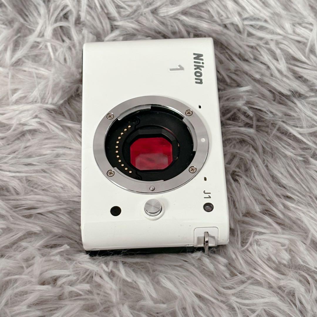 【美品】Nikon 1 J1 ホワイト 本体とバッテリー付き