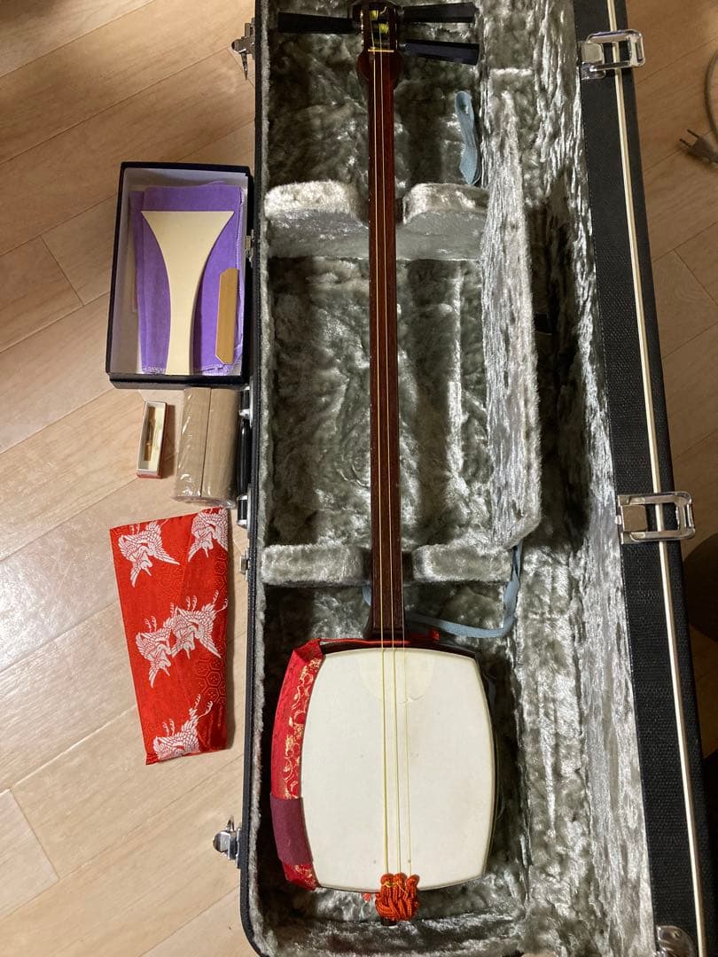 三味線　皮破れあり　ハードケース付き