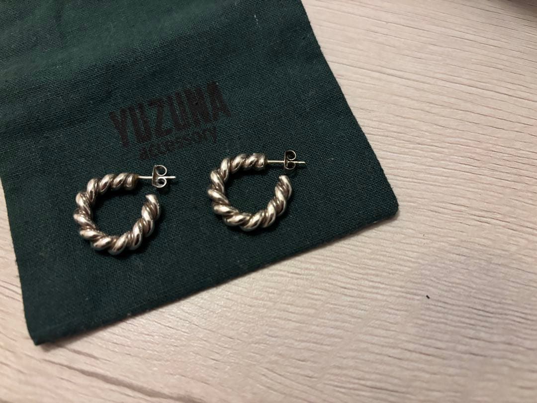 YUZUNA ツイストデザイン フープピアス