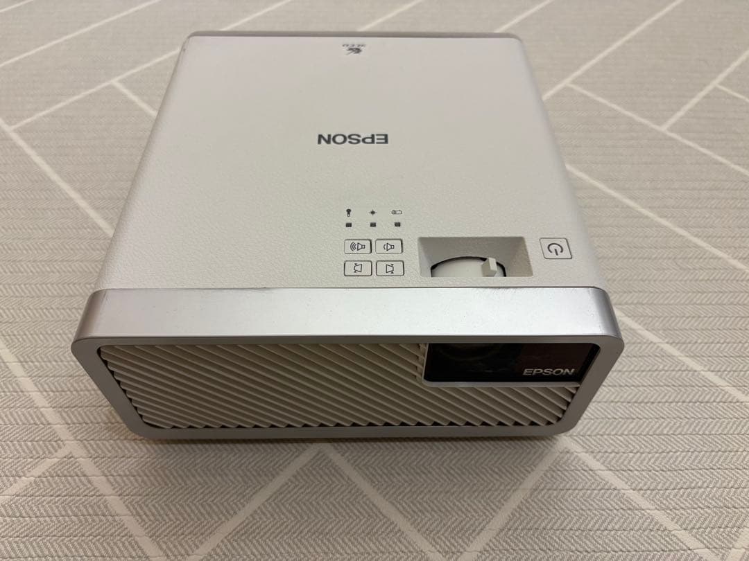 【美品】EPSON プロジェクター EF-100W本体