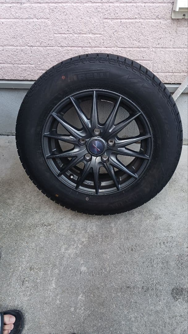 スタッドレスタイヤ　PIRELLI 195/65 R15