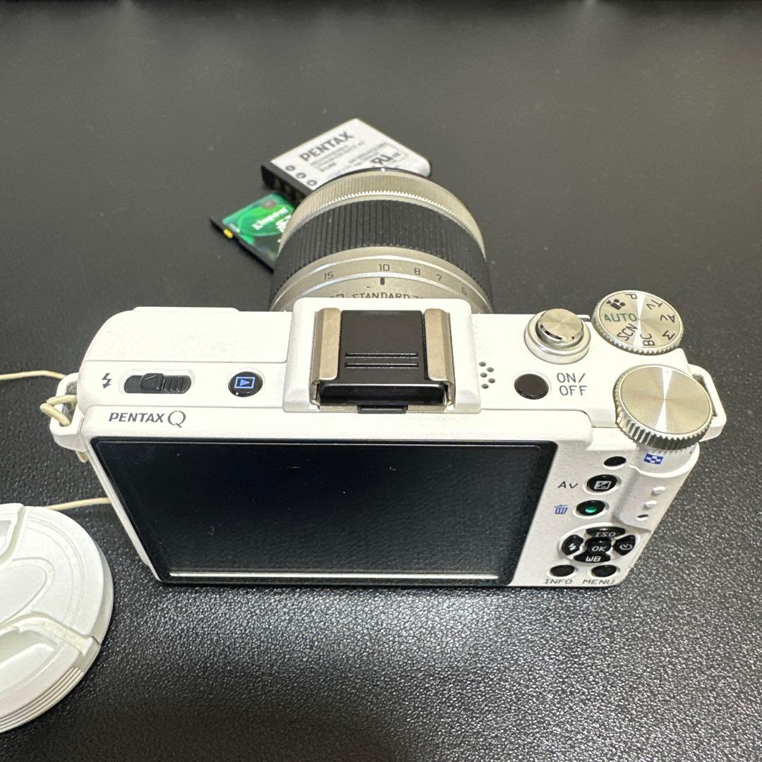 ペンタックスPENTAX Q ホワイト　動作品　中古良品