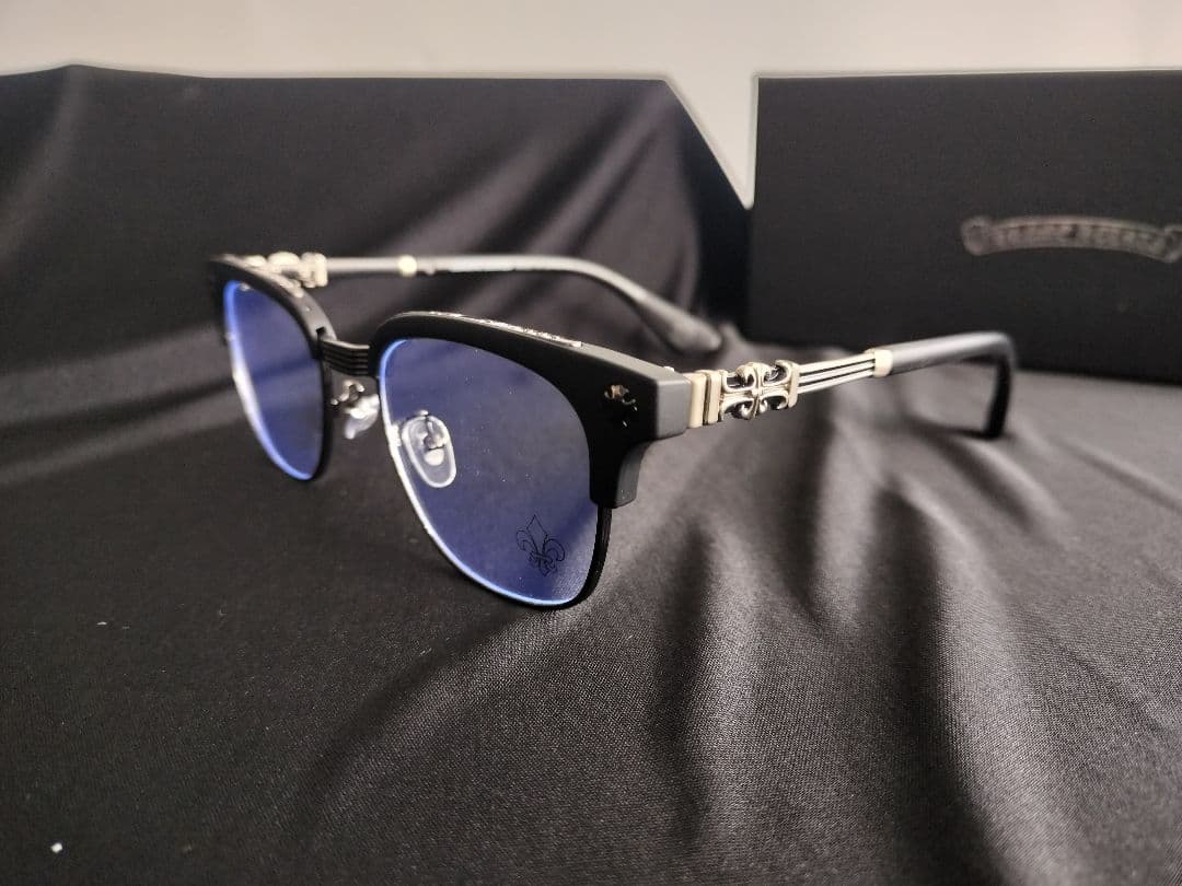 マットシルバー装飾付きマットブラックフレーム　伊達メガネ　クロムハーツ好きに！