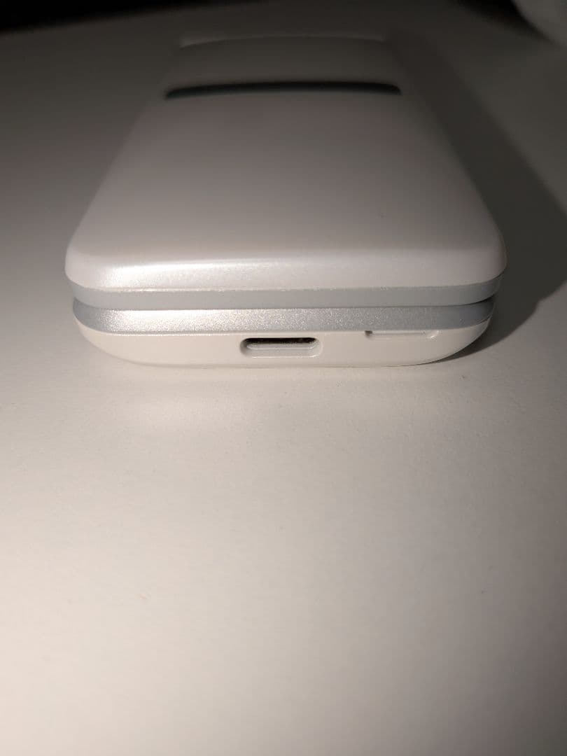 au GRATINA KYF38 ホワイト SIMフリー