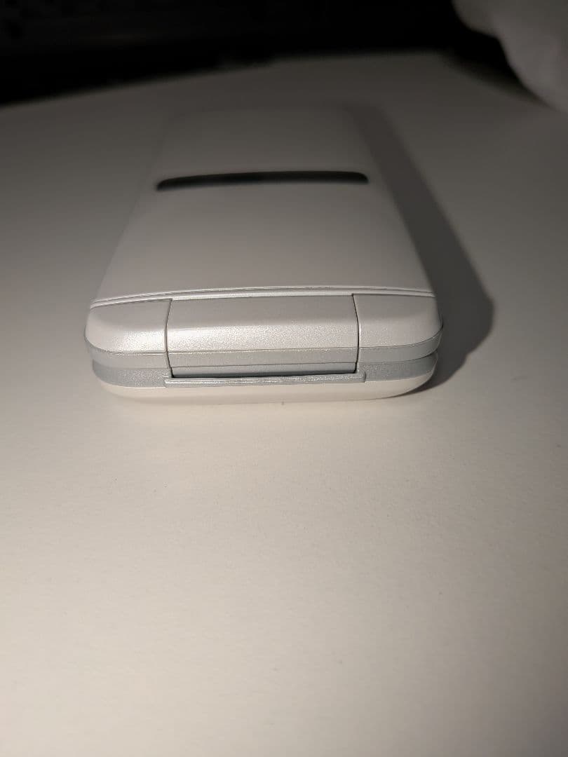 au GRATINA KYF38 ホワイト SIMフリー