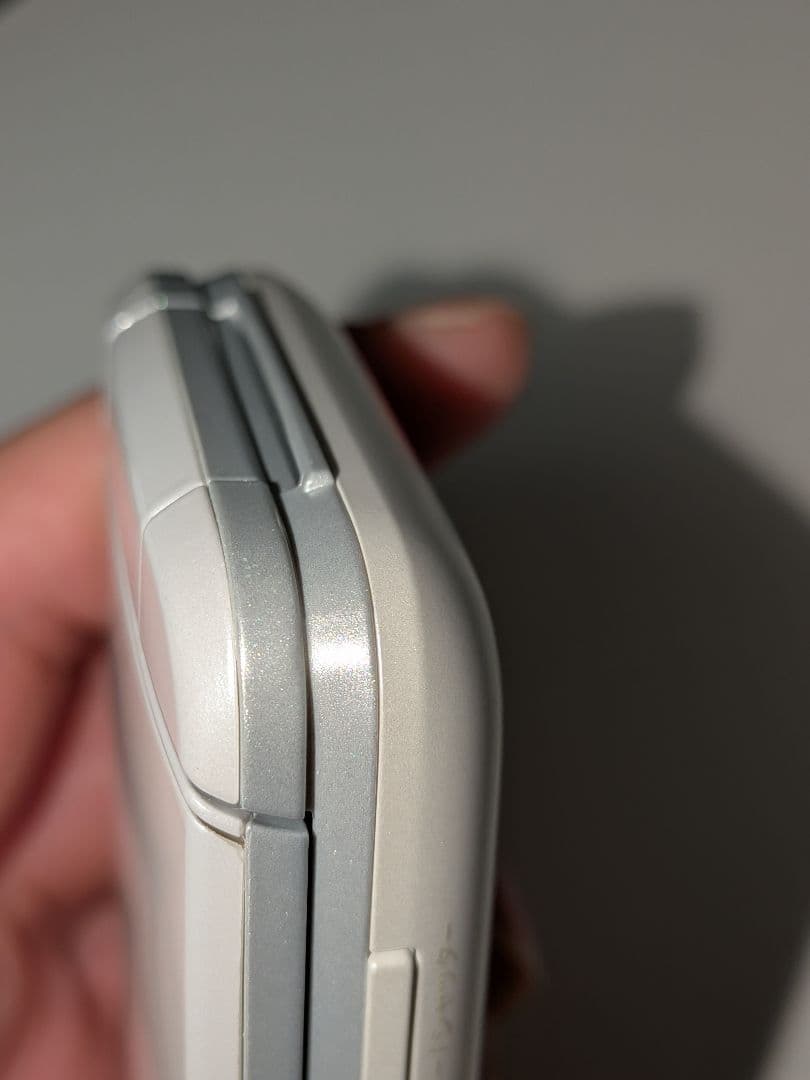 au GRATINA KYF38 ホワイト SIMフリー