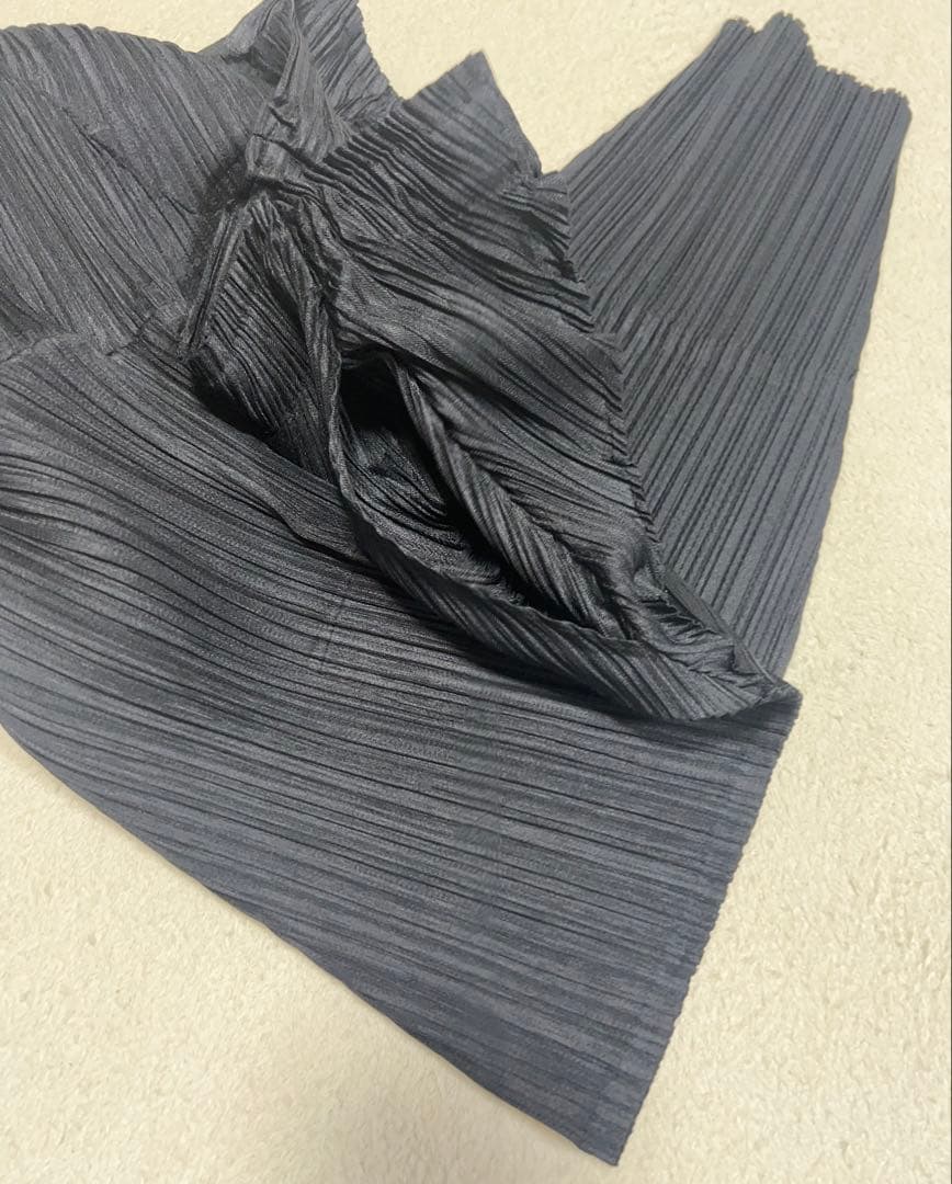 プリーツプリーズ　変形パンツ