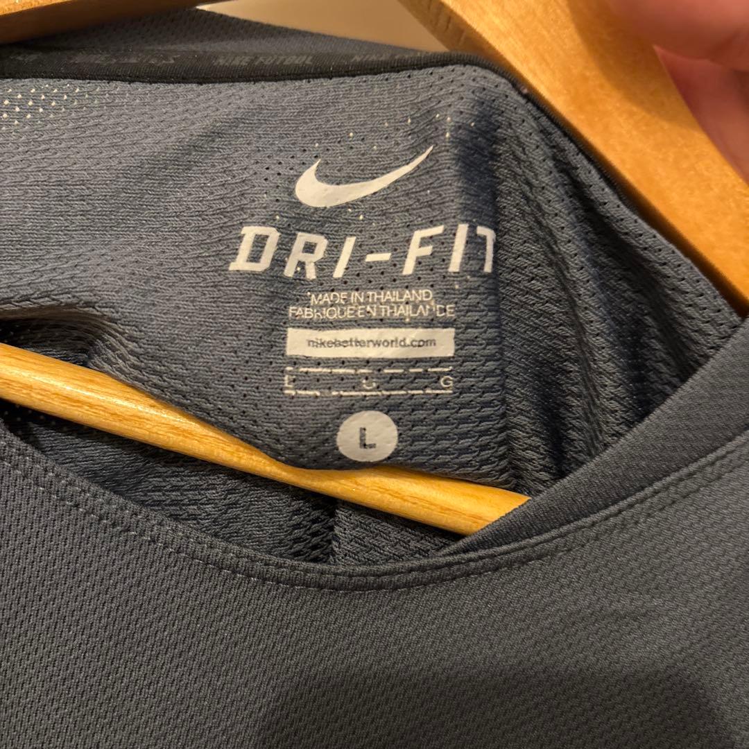 浦和レッズ　NIKE ナイキ　トレーニングウェア　練習着　支給