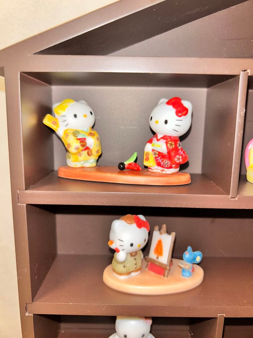 ハローキティ 陶器置き物　ディスプレイケース付き　まとめ売り