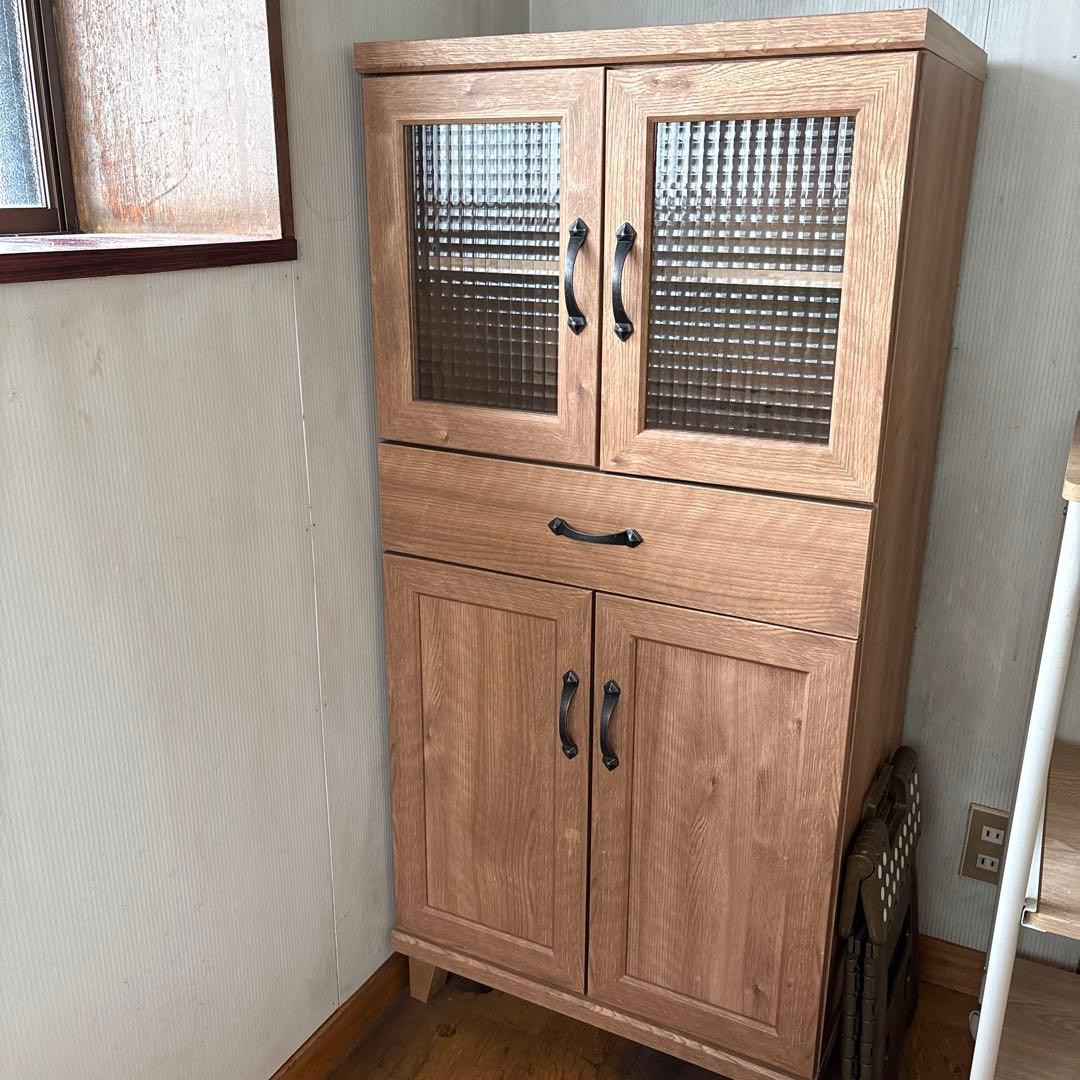 木目調ガラス扉収納キャビネット