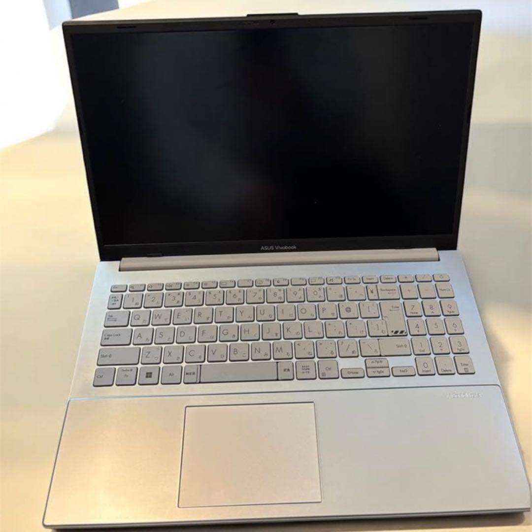 ASUS Vivobook Ryzen 3 7320U 15.6インチ