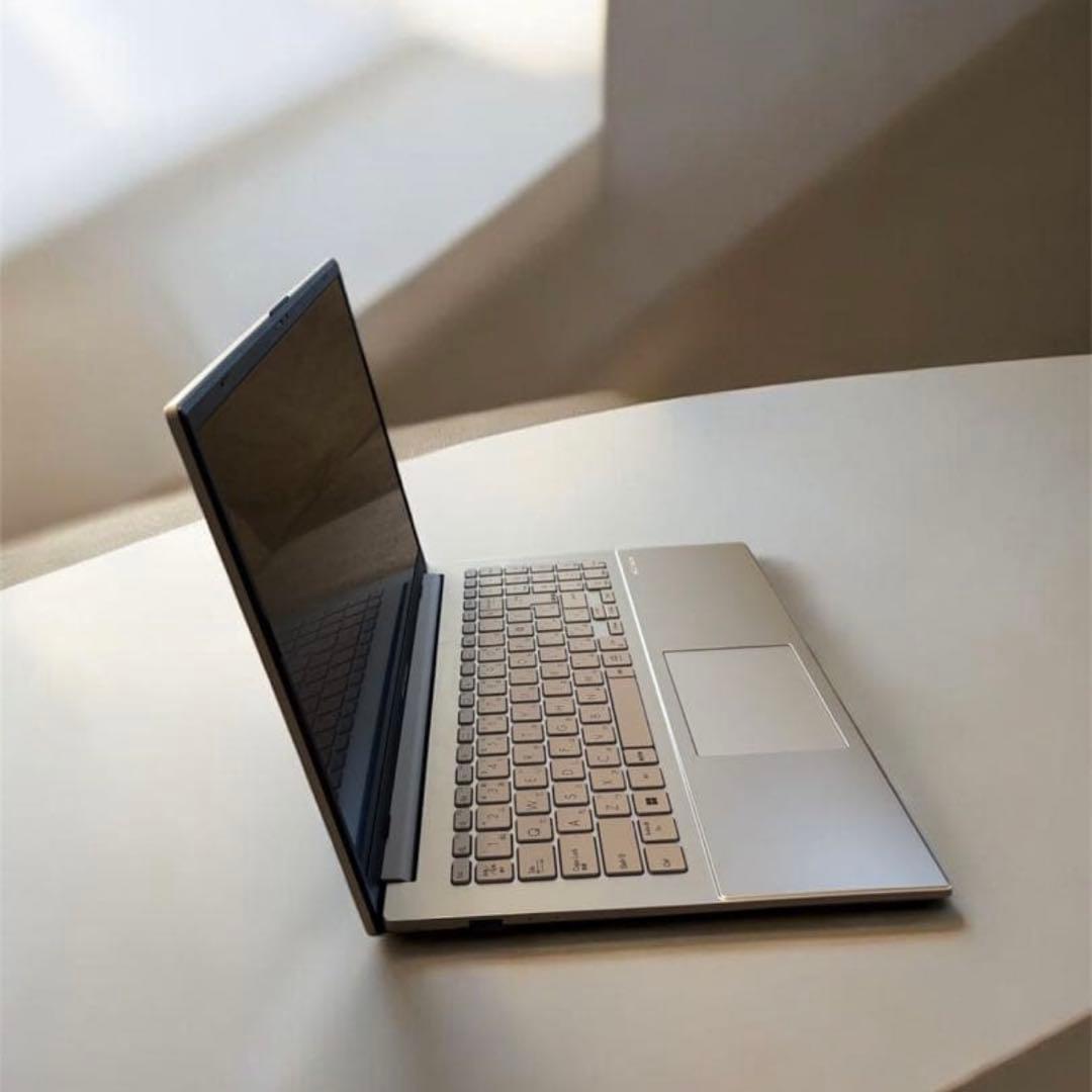 ASUS Vivobook Ryzen 3 7320U 15.6インチ