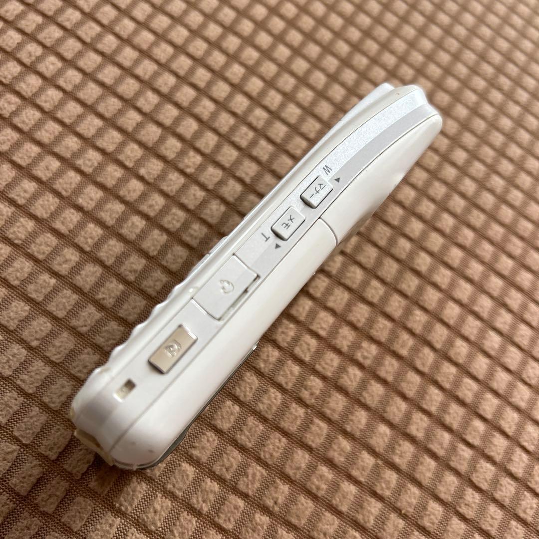 ドコモ SO902i ホワイト　携帯電話