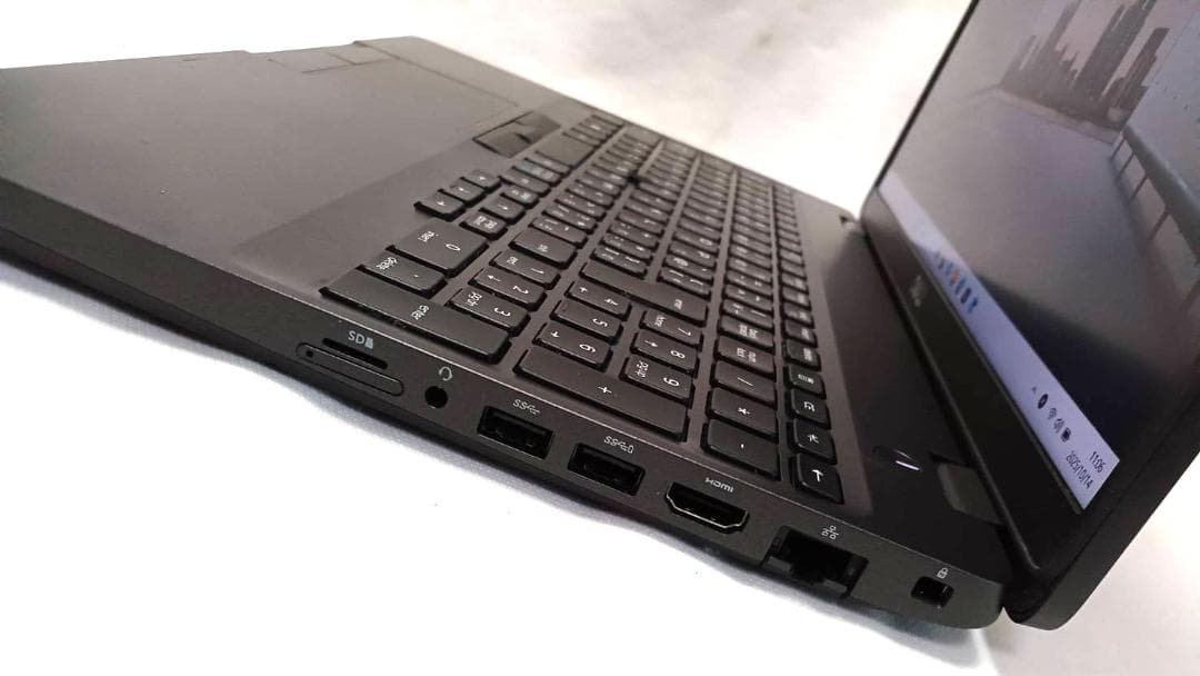 美品 15型 Precision 3541 i7 9世代 QuadroP620