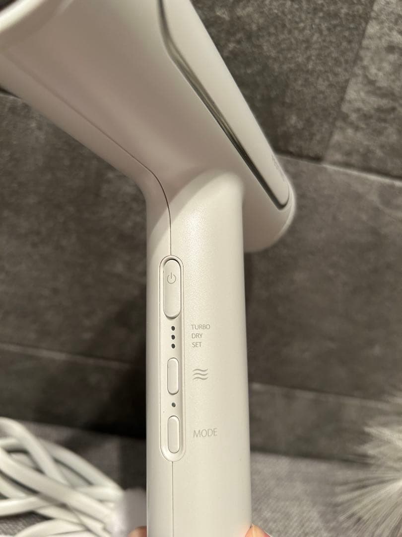 FESTINO ツヤモイストドライヤー　ホワイト