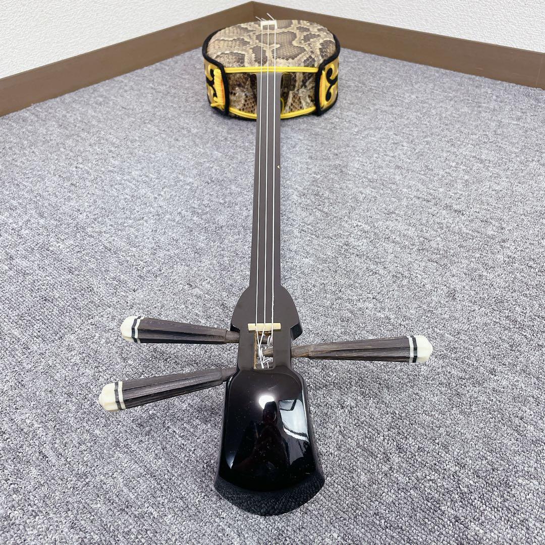 沖縄 三線 蛇皮 スタンド付 和楽器 沖縄民謡 民謡楽器