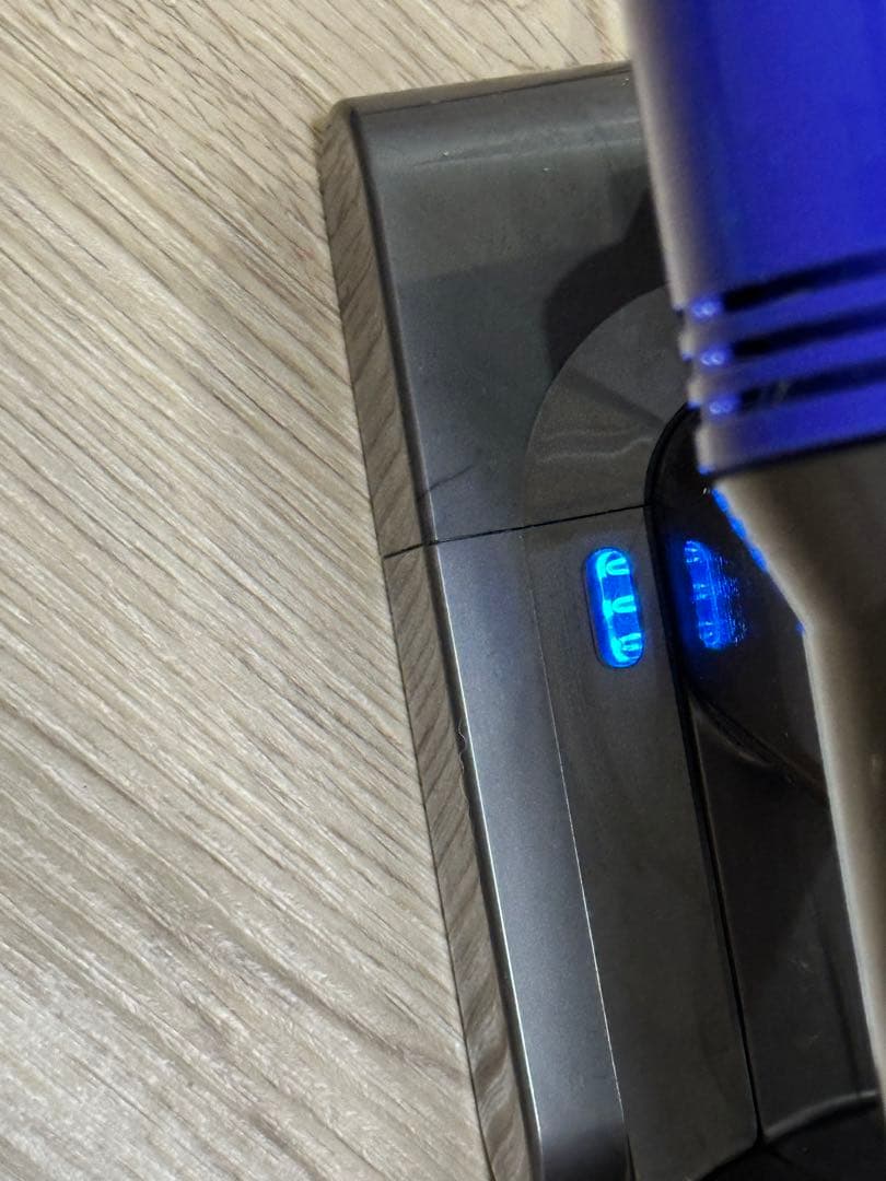 dyson❣v8❣fluffy‼ダイソンV8❣コードレス掃除機‼メルカリ便発送❣