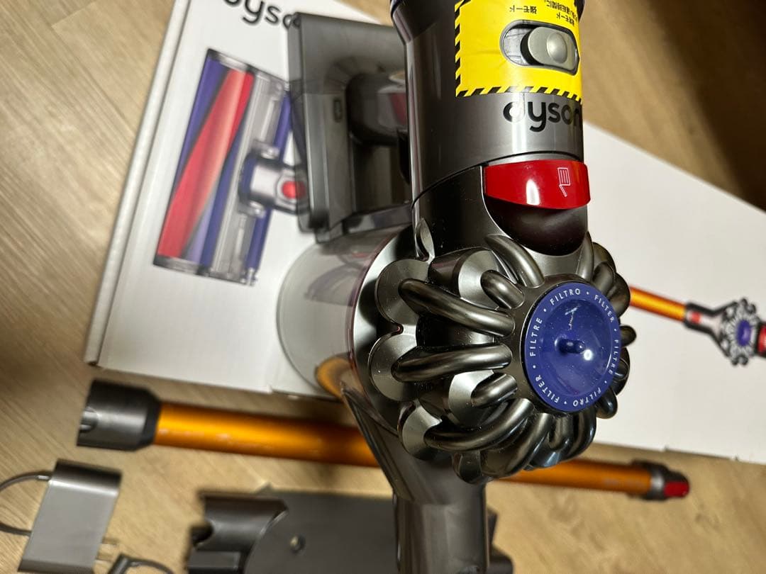 dyson❣v8❣fluffy‼ダイソンV8❣コードレス掃除機‼メルカリ便発送❣