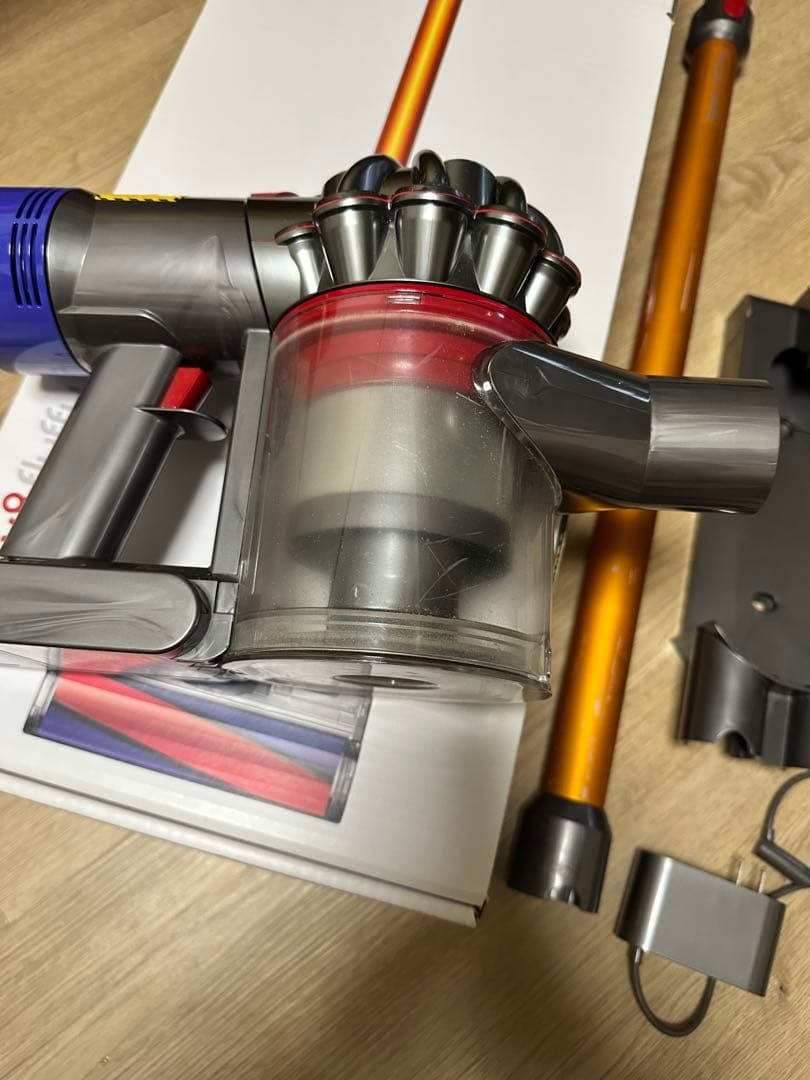 dyson❣v8❣fluffy‼ダイソンV8❣コードレス掃除機‼メルカリ便発送❣