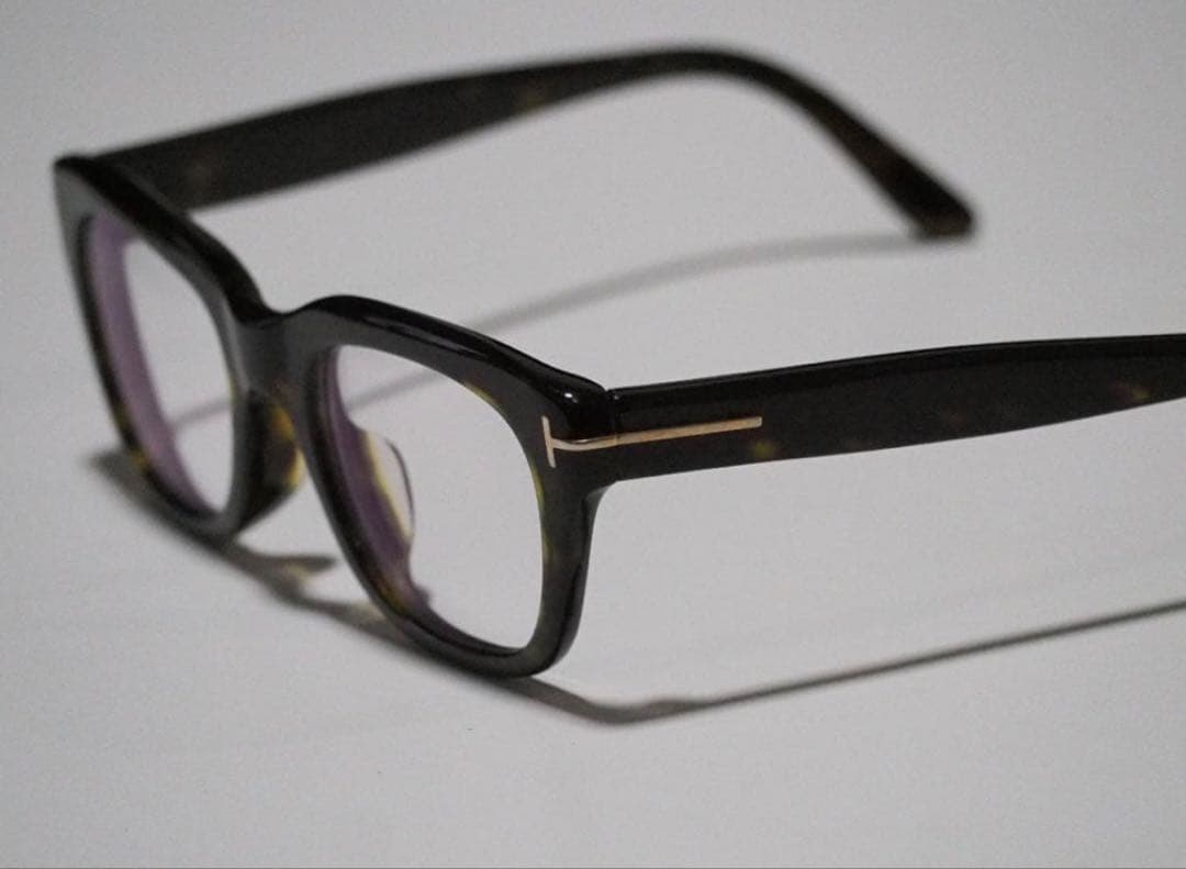 トムフォード クリーニング研磨済_度入り(視力0.2・コンタクト−2.00)