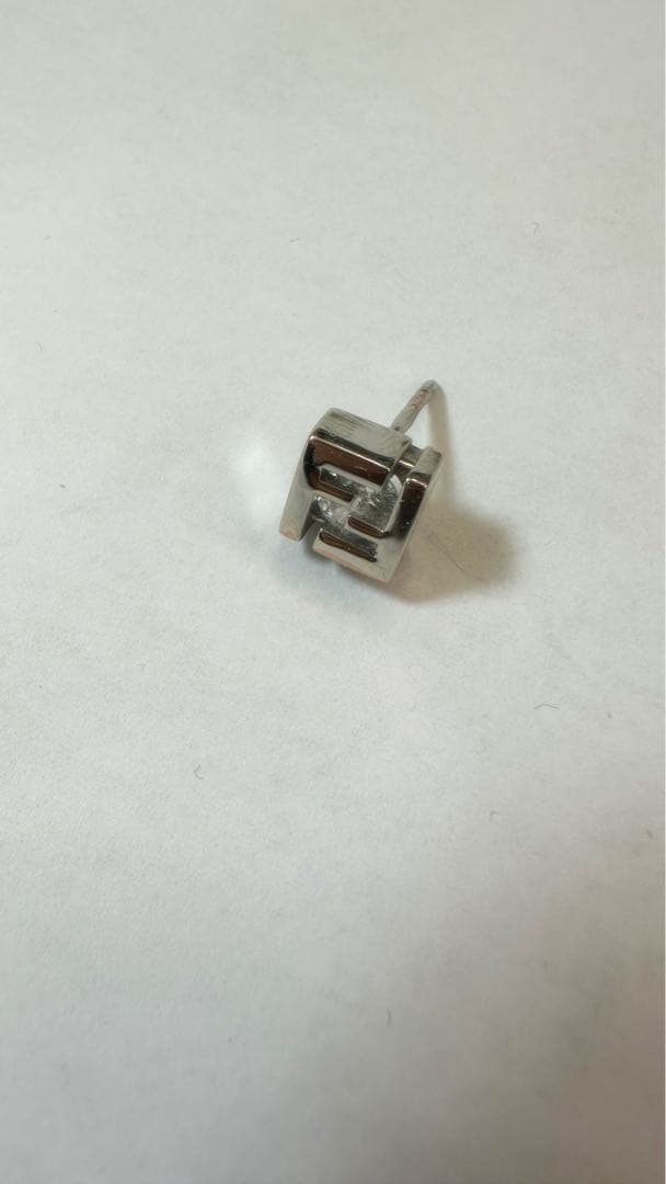 FENDI FFピアス シルバーカラーフ エンディ　美品